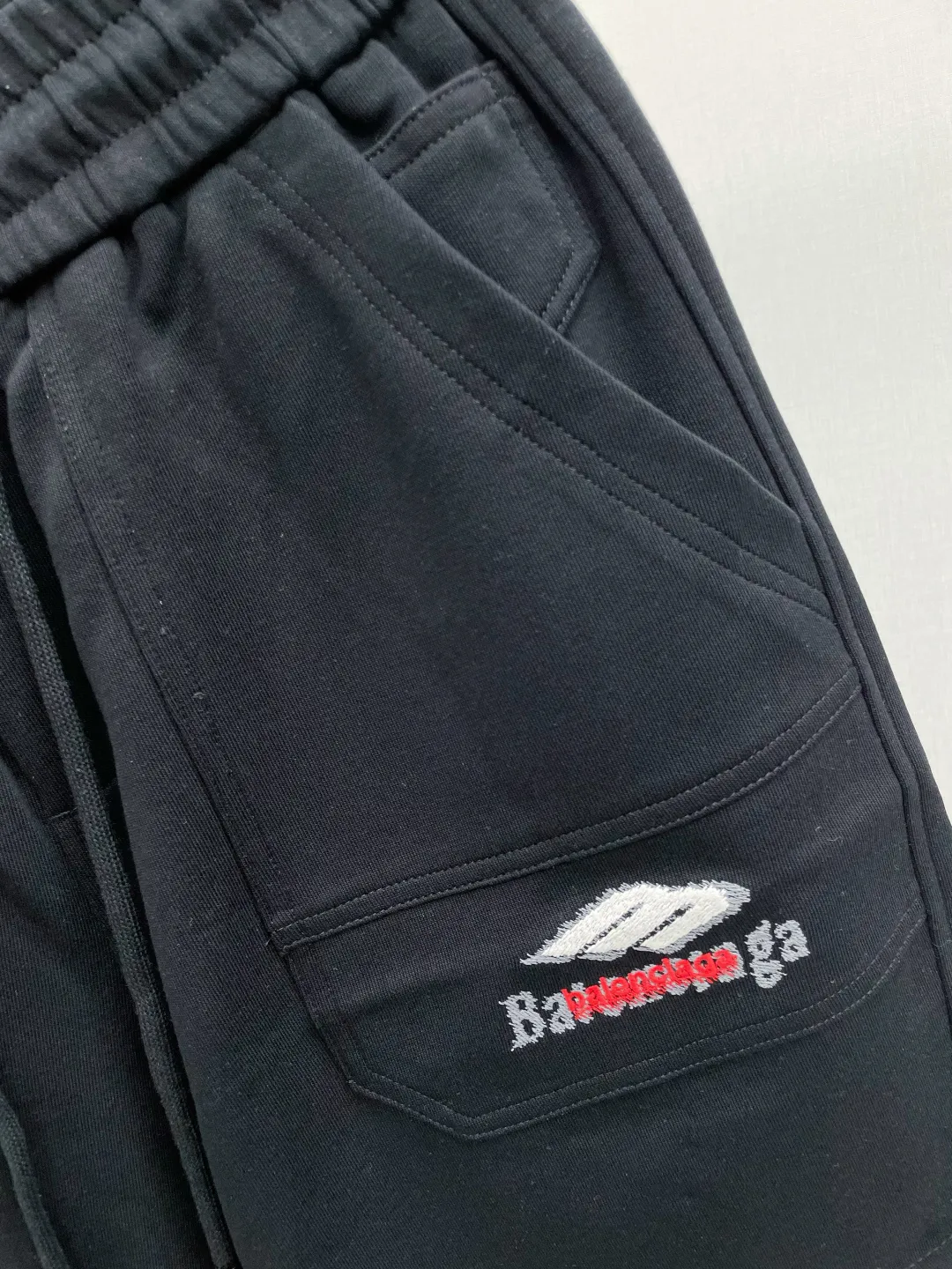 Bal Paris 2026 summer New Arrival embroidered letters 🪡 brand LOGO casual shorts DD are on sale simultaneously on the official website. Brand Classic LOGO casual pants, customized fabrics, excellent comfort and strong touch. Highly recognisable, perfect appearance and craftsmanship. Size:M-3XL